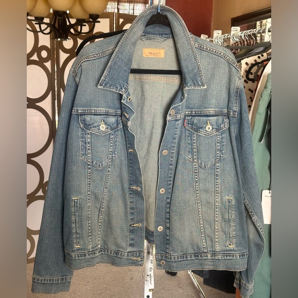 Levi's Jackets & Blazers - Levi’s Classic Denim Jacket 3X Medium Wash Trucker Button Front